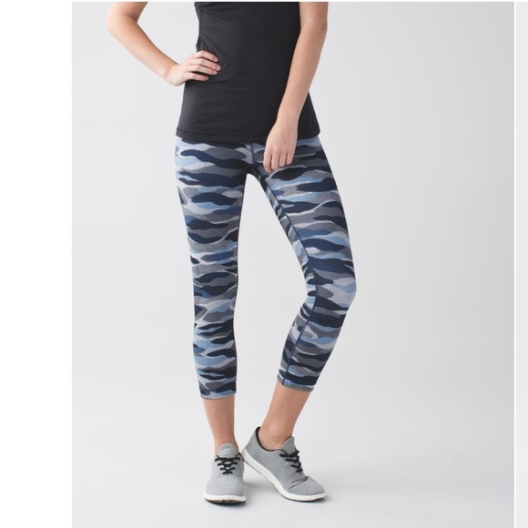 Lululemon Women's Wunder Under Crop III Leggings Blue Gray Camo Luon Gym  Size 6 - Picture 1 of 13